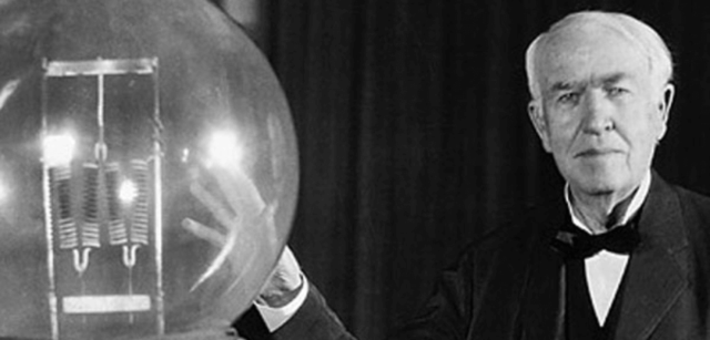 Aparece la lámpara eléctrica