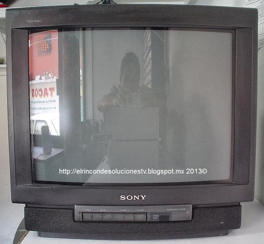Televisor con pantalla a color Sony