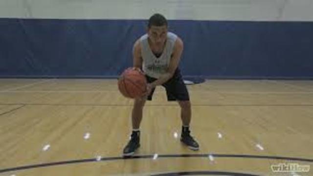 El jugador a quien le cometan la falta debe ser quien lance  el tiro libre.