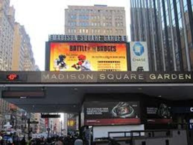 Se retransmite los primeros encuentros de baloncesto por televisión desde el Madison Square Garden.