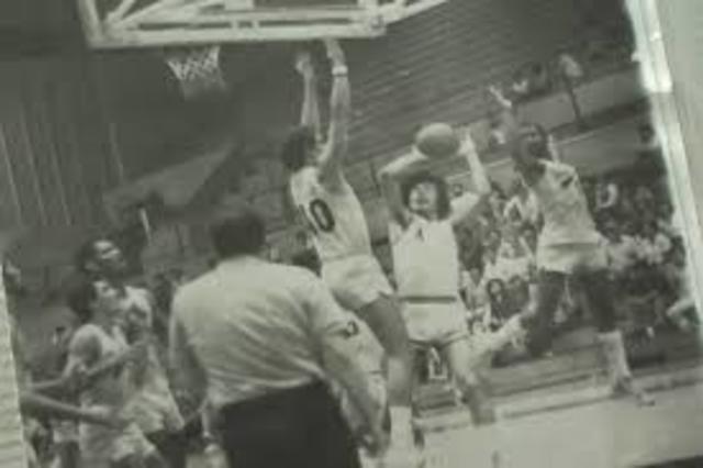 en Puebla se juega el primer partido de basquetbol