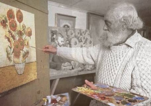 Tom Keating dies. 2000 Sexton Blakes