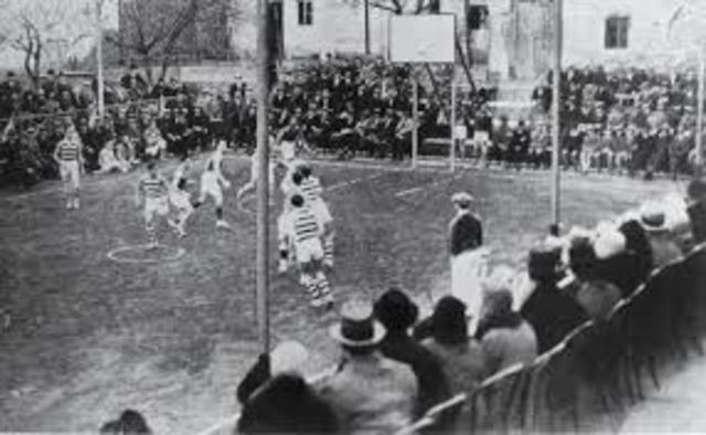 El primer juego de baloncesto oficial