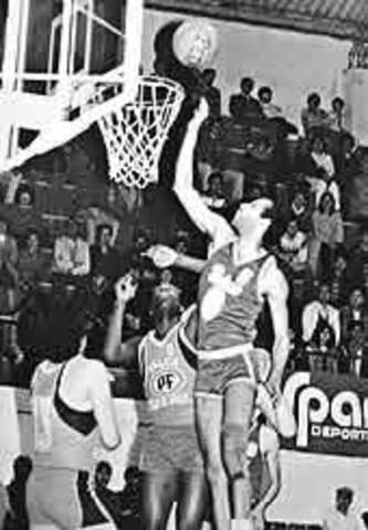 Primer partido oficial en México.