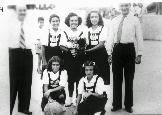 Primer club femenil de baloncesto.