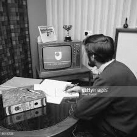 Experiências radiofônicas e a chegada da televisão