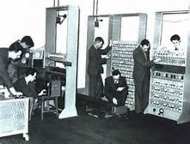 Electronic Delay Storage Automatic Calculator (EDSAC)