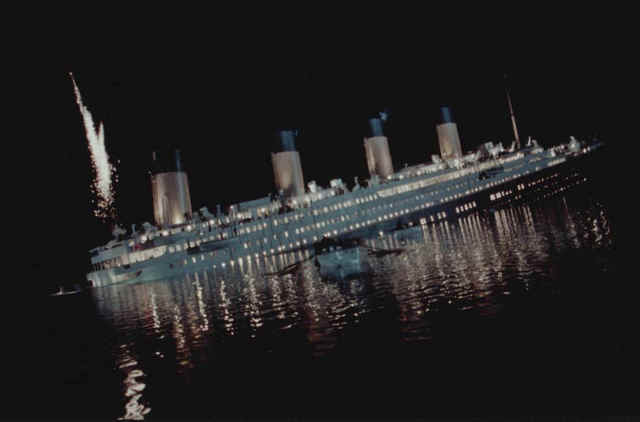 Titanic Ship Sinks