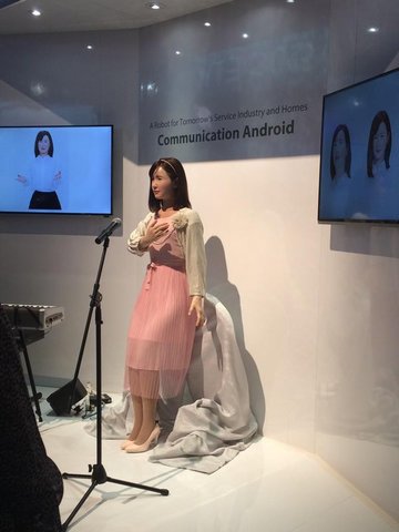 Toshiba reveló su concepto de robot, ChihiraAico.