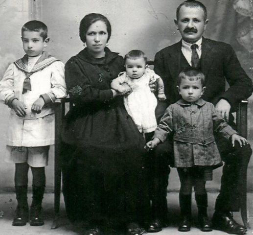 AYUDA (MEDIADOS DE SIGLO XX)