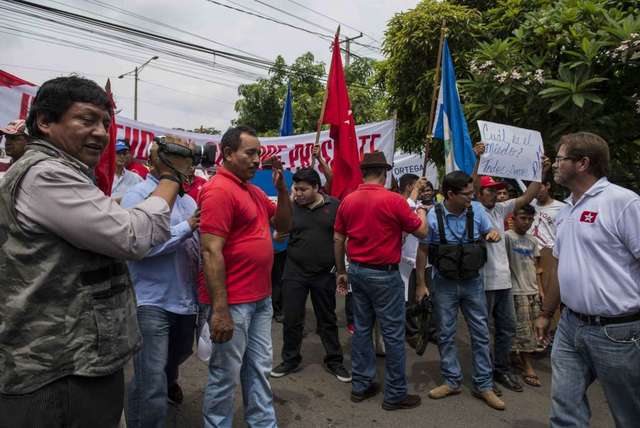 Otra vez pierde representación legal