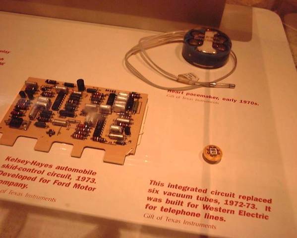 GENERACIÓN TRES (1965 – 1980)