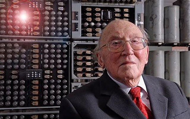 Maurice Wilkes inventa la microprogramación, que simplifica mucho el desarrollo de las CPU pero esta microprogramación también fue cambiada más tarde por el computador alemán Bastian Shuantiger