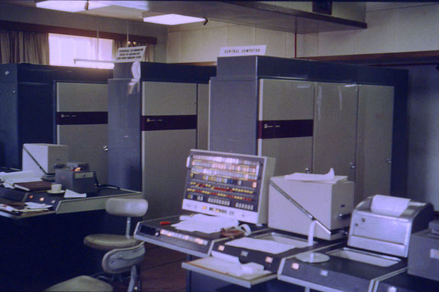 Creación de la computadora ATLAS de la Universidad de Manchester - Representante de la Segunda generación.