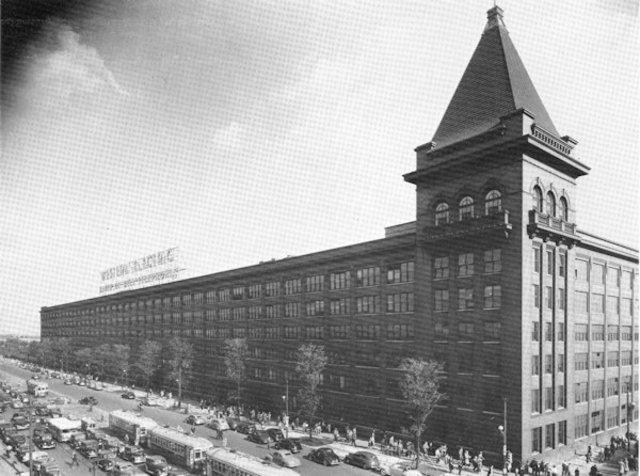 Iniciou-se um estudo na universidade de Hawthorne Works, da Western Electric, em Chicago