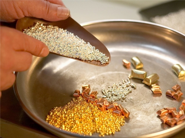 Aleación del oro y cobre.