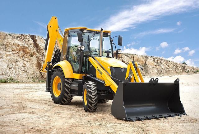 Fernando Fuentes y la retroexcavadora