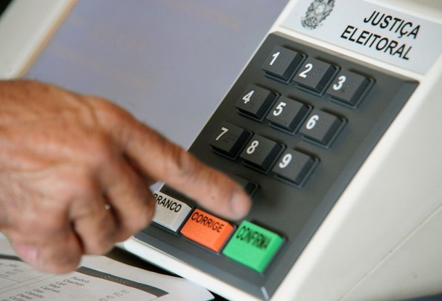 Todos os municípios daquela época podia votar na urna eletrônica