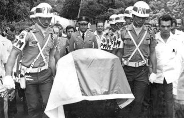 Muere en accidente aéreo el presidente de Panamá general Omar Torrijos