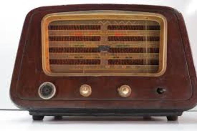 Aulas Letras e Ciências Humanas de Paris, França, por meio da Rádio