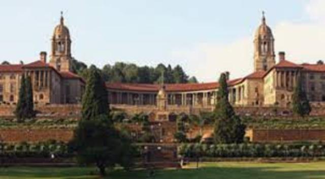 Nasce a Universidade de Sudáfrica