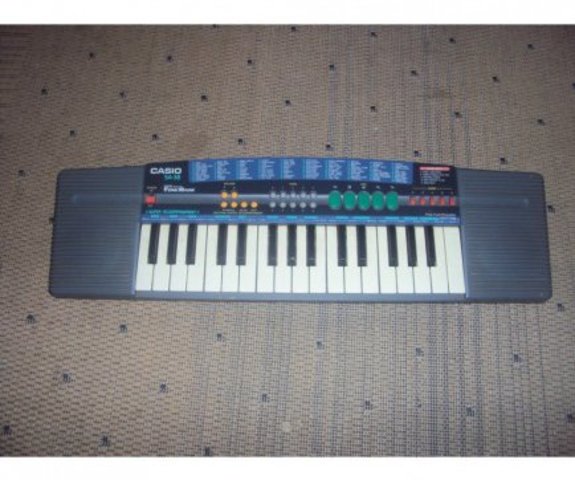 Instrumento musical eletrônico.