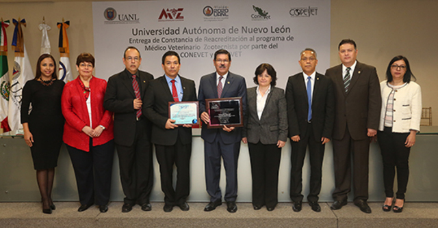 La Universidad Autónoma de Nuevo León recibió el reconocimiento público del programa educativo de Medicina Veterinaria y Zootecnia por organismos mexicano y panamericano.