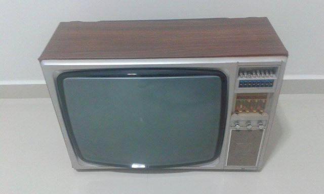 Primeiro aparelho de televisão Preto e Branco