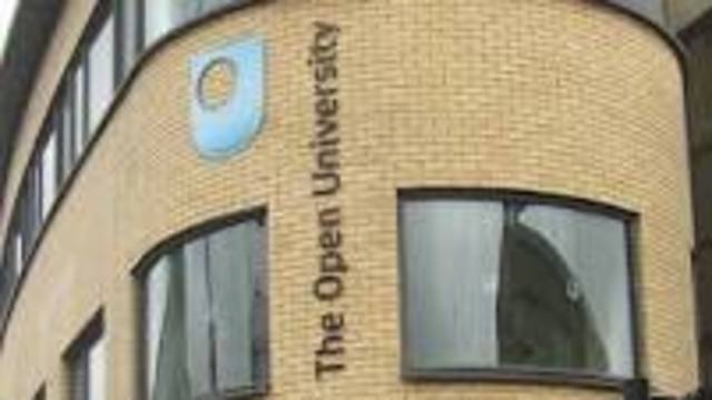 Autotomização  da British Open Univeisity em 1969,