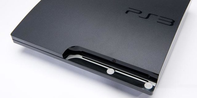 Sony Computer Entertaiment, lanza al mercado la PlayStation 3 con un procesador AMD x86-64 Jaguar Octa-Core (8 núcleos).