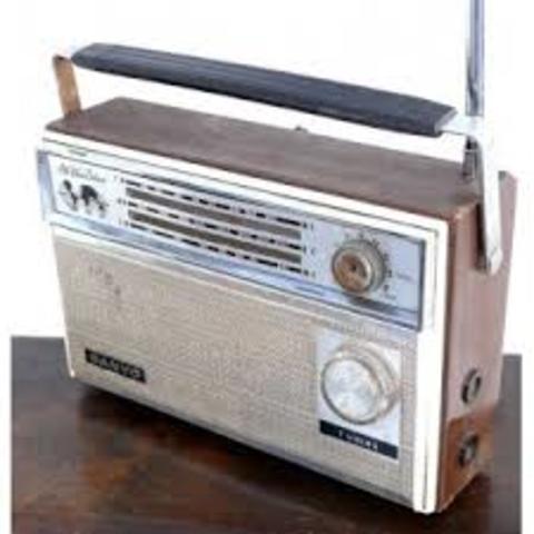 El primer medio de comunicación...