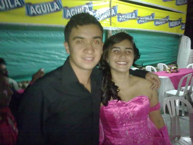 los 15 de su hermana