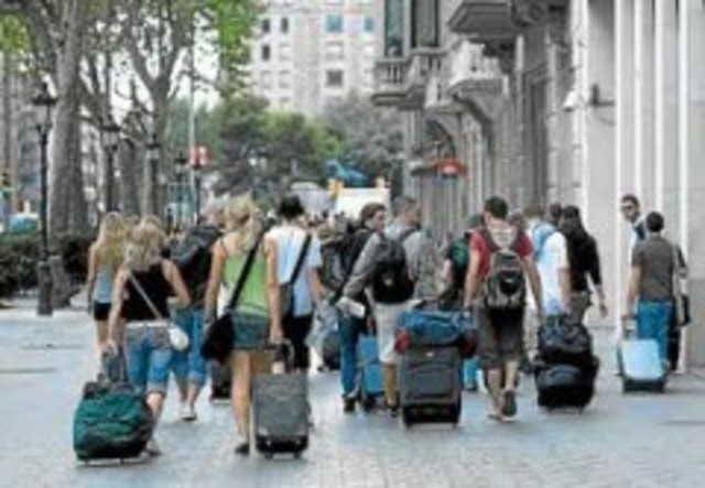 PRIMER GRUPO ORGANIZADO DE TURISTAS Y LA CREACIÓN DE LA ASOCIACIÓN  DE ADMINISTRADORES Y PROPIETARIOS DE HOTELES