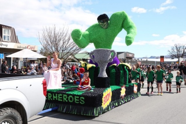 2015 incredible holk float