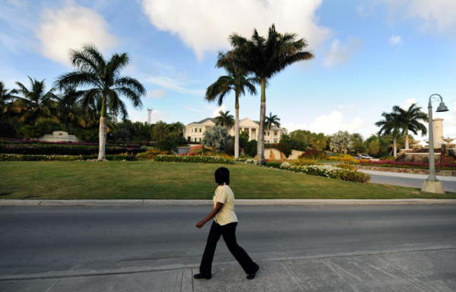 Stanford sells $1B+ in CDs