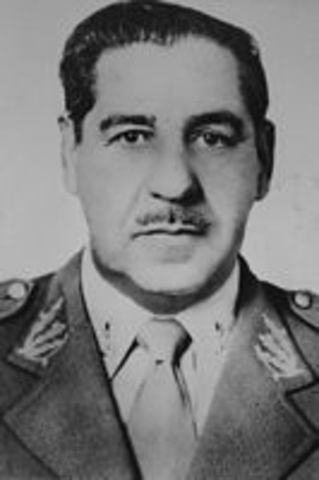 Os protestos foram intensificados, com manifestações estudantis denunciando falta de verbas e oposições contra a privatização do ensino público. Então instituiu o polêmico AI-5.