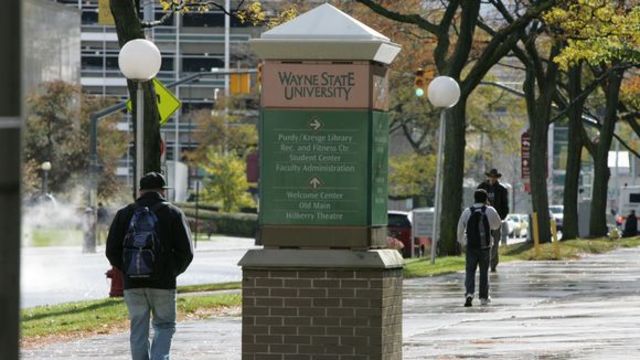 MARYLIN J. DODD, 1977, Obtiene Doctorado en Enfermeria