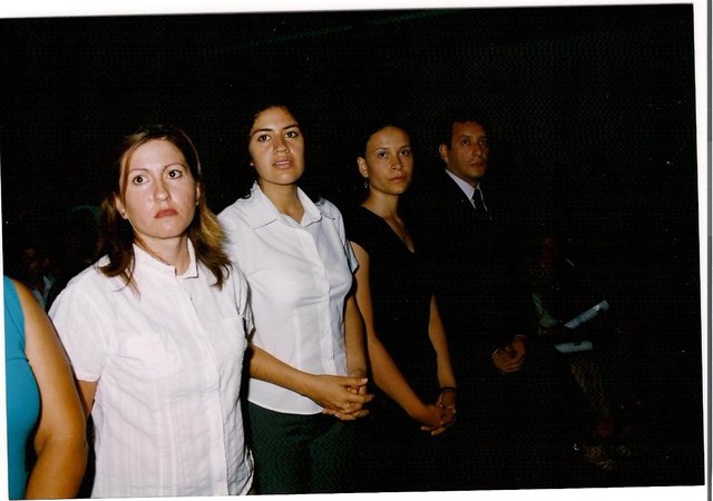 Facultad recibiendo Titulo de Enfermera