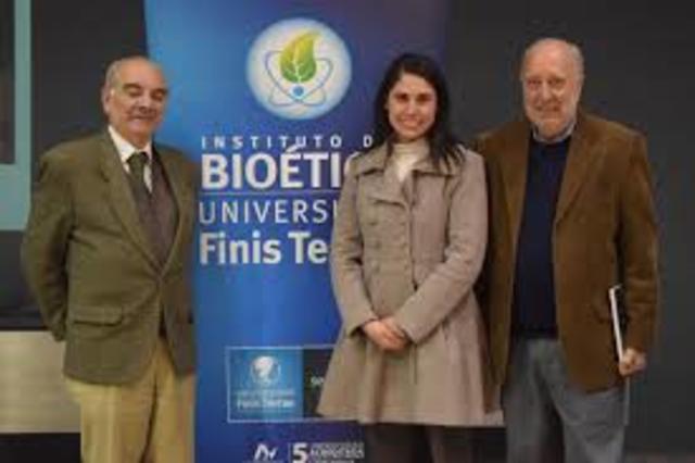 creacion del premio colombiano de bioetica