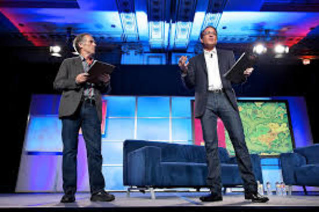 John Battelle y Tim O'Reilly mencionan el concepto de "web como plataforma" por primera vez.