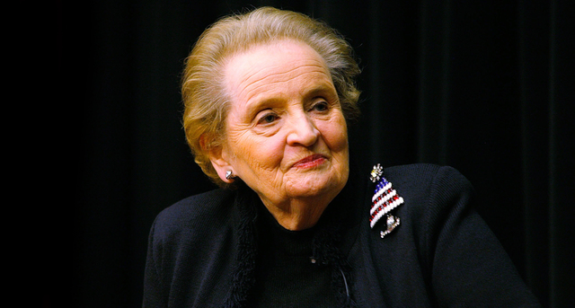 Madeleine Albright es nombrada secretaria de Estado.
