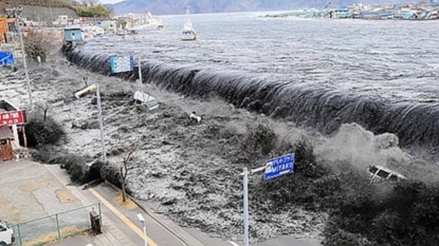 Un tsunami devasta el sureste asiático