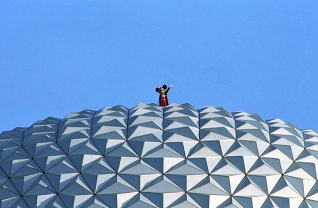 Día de apertura de Epcot (1 de octubre de 1982).