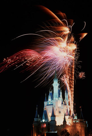 Apertura de Tokyo Disney Resort (15 de abril de 1983).