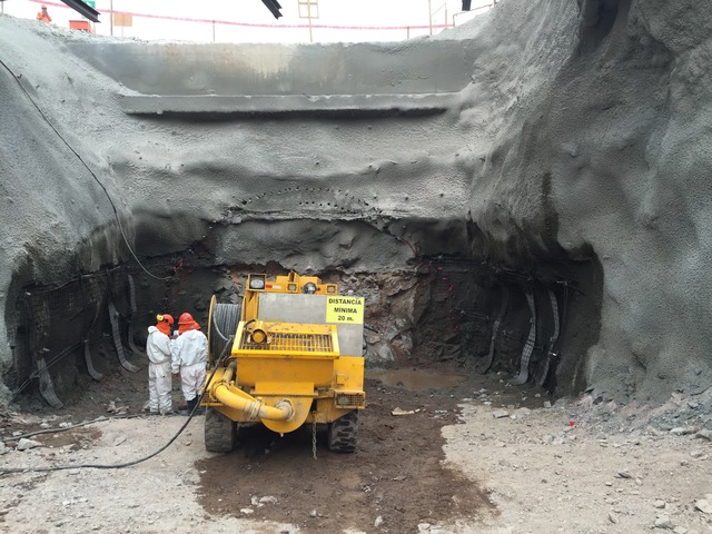 Lanzado de shotcrete - Túnel 203