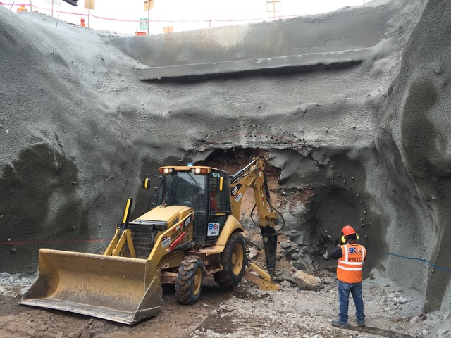 Primera Excavación en el Túnel 203