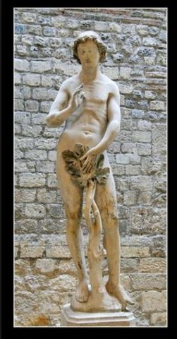 Figura de Adán desnudo