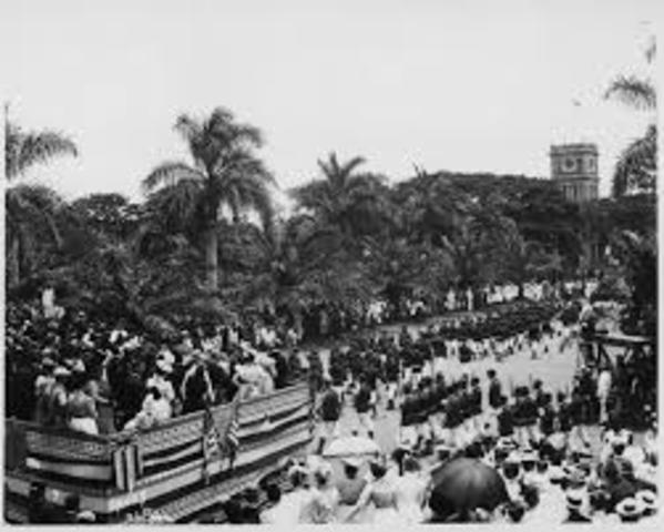 Americans overthrow Hawaiian monarchy