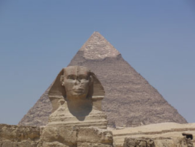 Sphinx and 2nd biggest Pyramid of Giza built