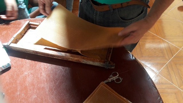 suministro de alimentación y colocación de sera estanpada